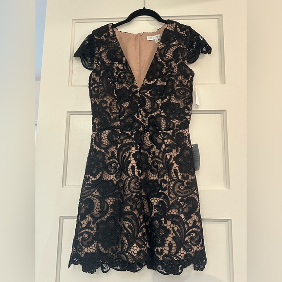 Dress the Population Juliette Lace Romper NWT Black & Nude Size Medium - Picture 3 of 12